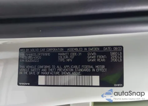 2024 Volvo Xc60 Recharge Plug-In Hybrid T8 Plus Dark Theme z USA, uszkodzony, nr VIN YV4H60DL0R1781810